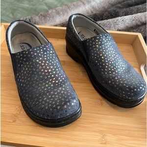 KLOGS women’s Naples dainty hearts leather clog, size 8.5